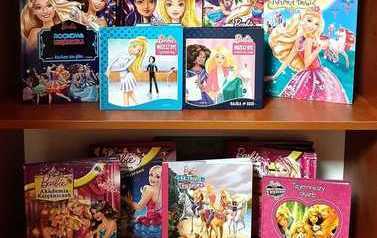 Wystawka książek o przygodach Barbie
