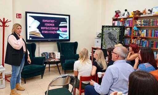 Zdjęcie do  Powakacyjne spotkanie Dyskusyjnego Klubu Książki dla młodzieży