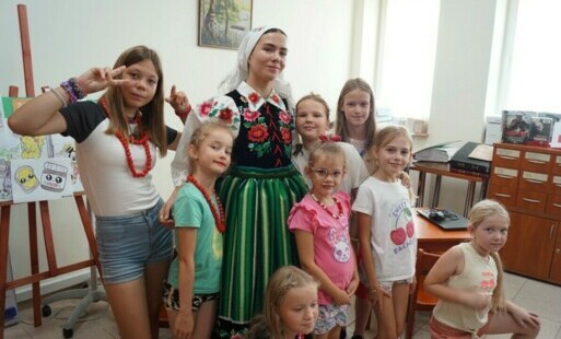 Zdjęcie do PIĄTY DZIEŃ ZAJĘĆ Z BIBLIOTEKĄ W SADKACH - folklor łowicki i zakładki do książek