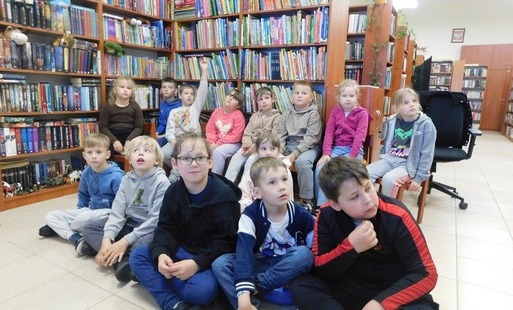 Zdjęcie do Wizyta klasy I c w sadkowskiej bibliotece na zakończenie Tygodnia Bibliotek